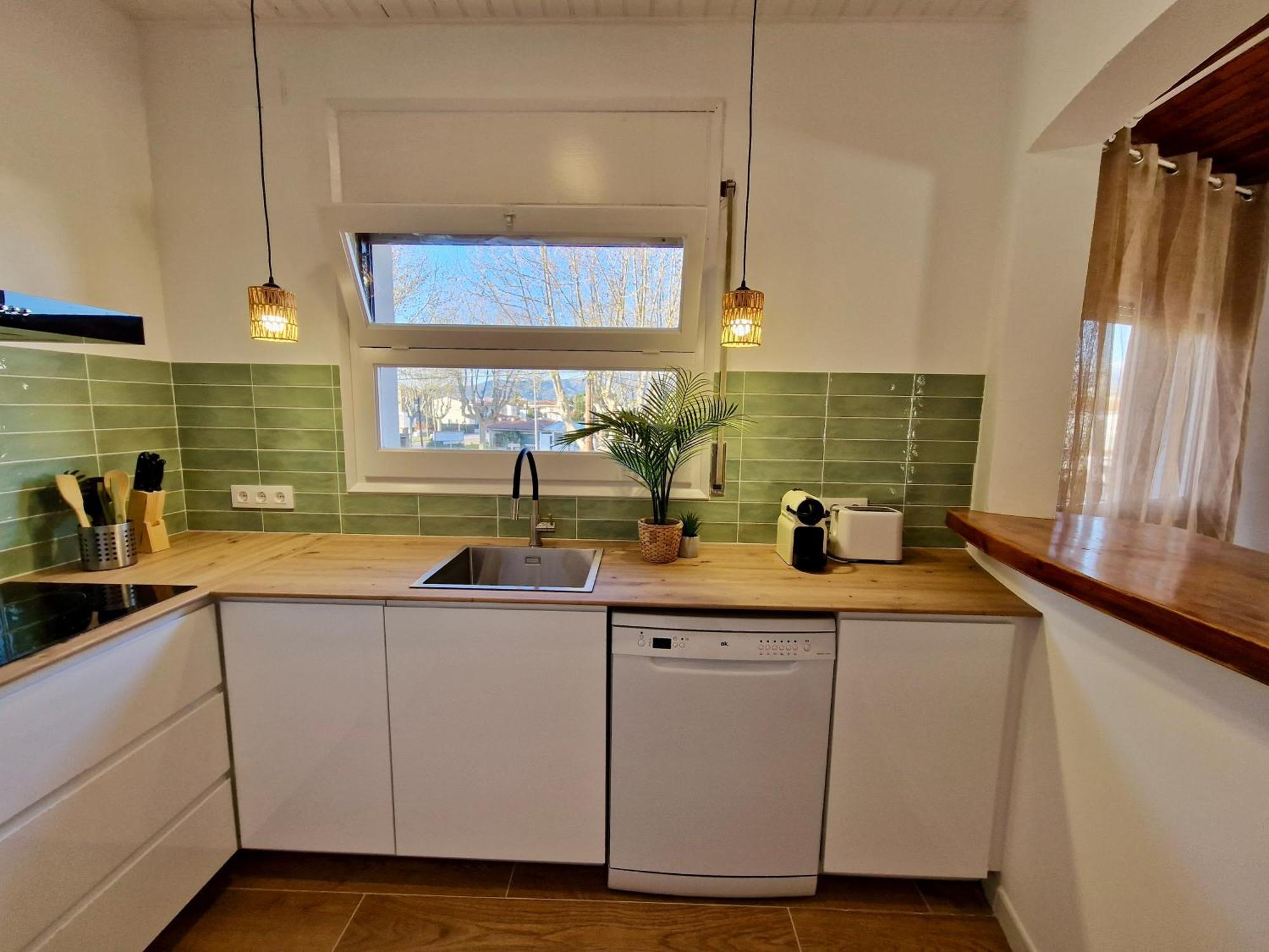 אמפוריבראבה Gorgot P1 I Apartamento Con Terraza Y Piscina Comunitaria Cerca De La Playa מראה חיצוני תמונה