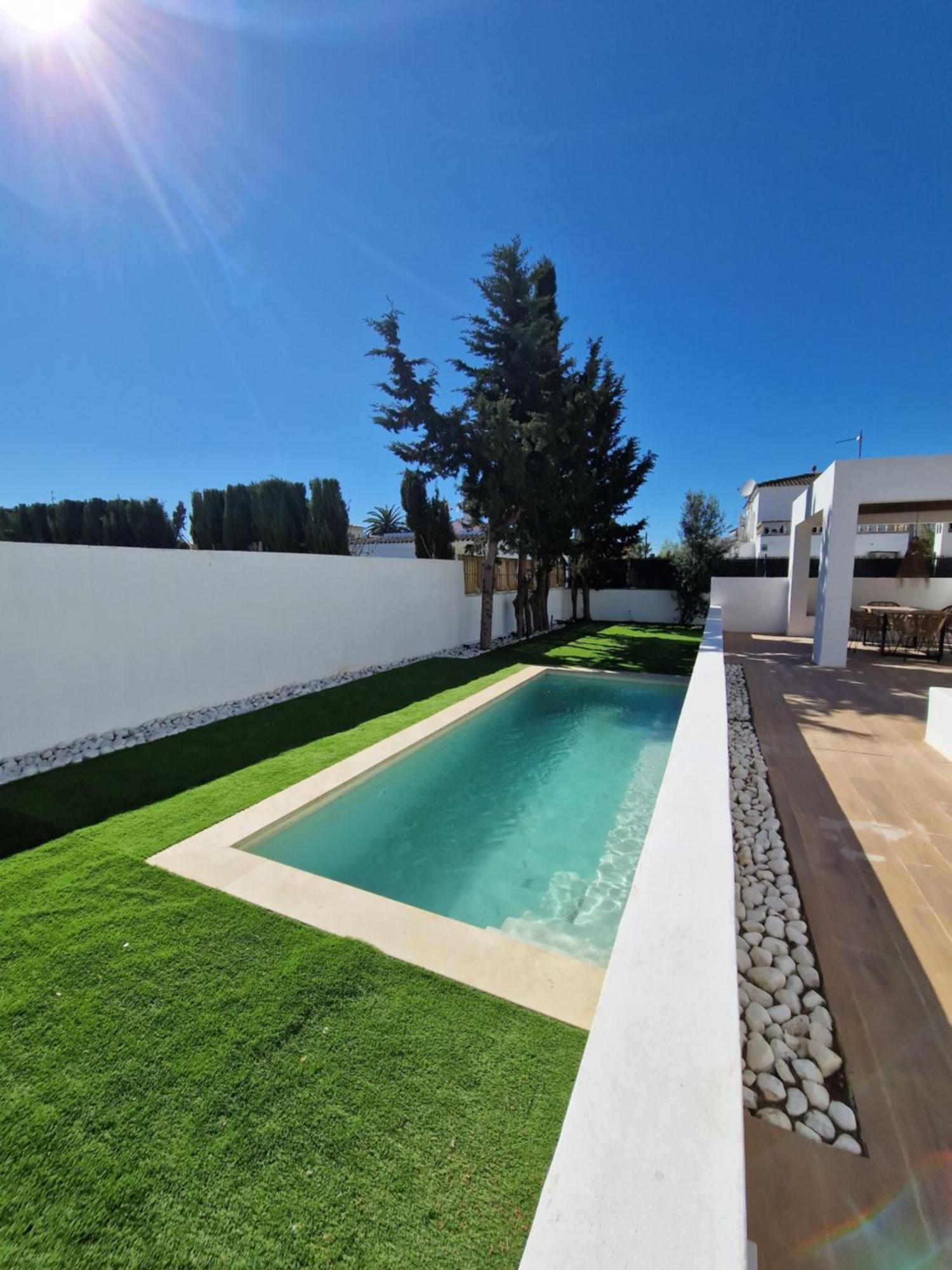 אמפוריבראבה Gorgot P1 I Apartamento Con Terraza Y Piscina Comunitaria Cerca De La Playa מראה חיצוני תמונה