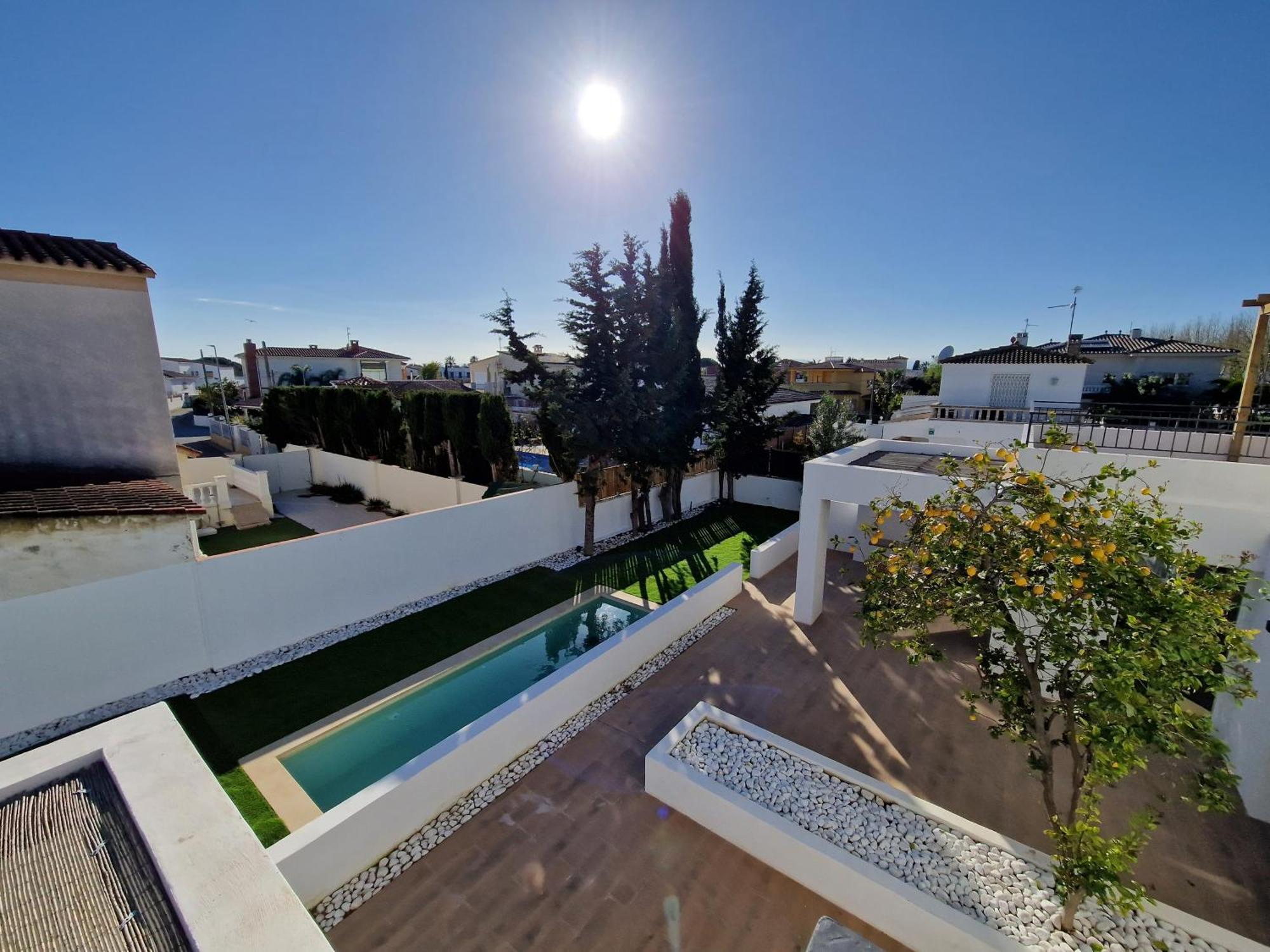 אמפוריבראבה Gorgot P1 I Apartamento Con Terraza Y Piscina Comunitaria Cerca De La Playa מראה חיצוני תמונה