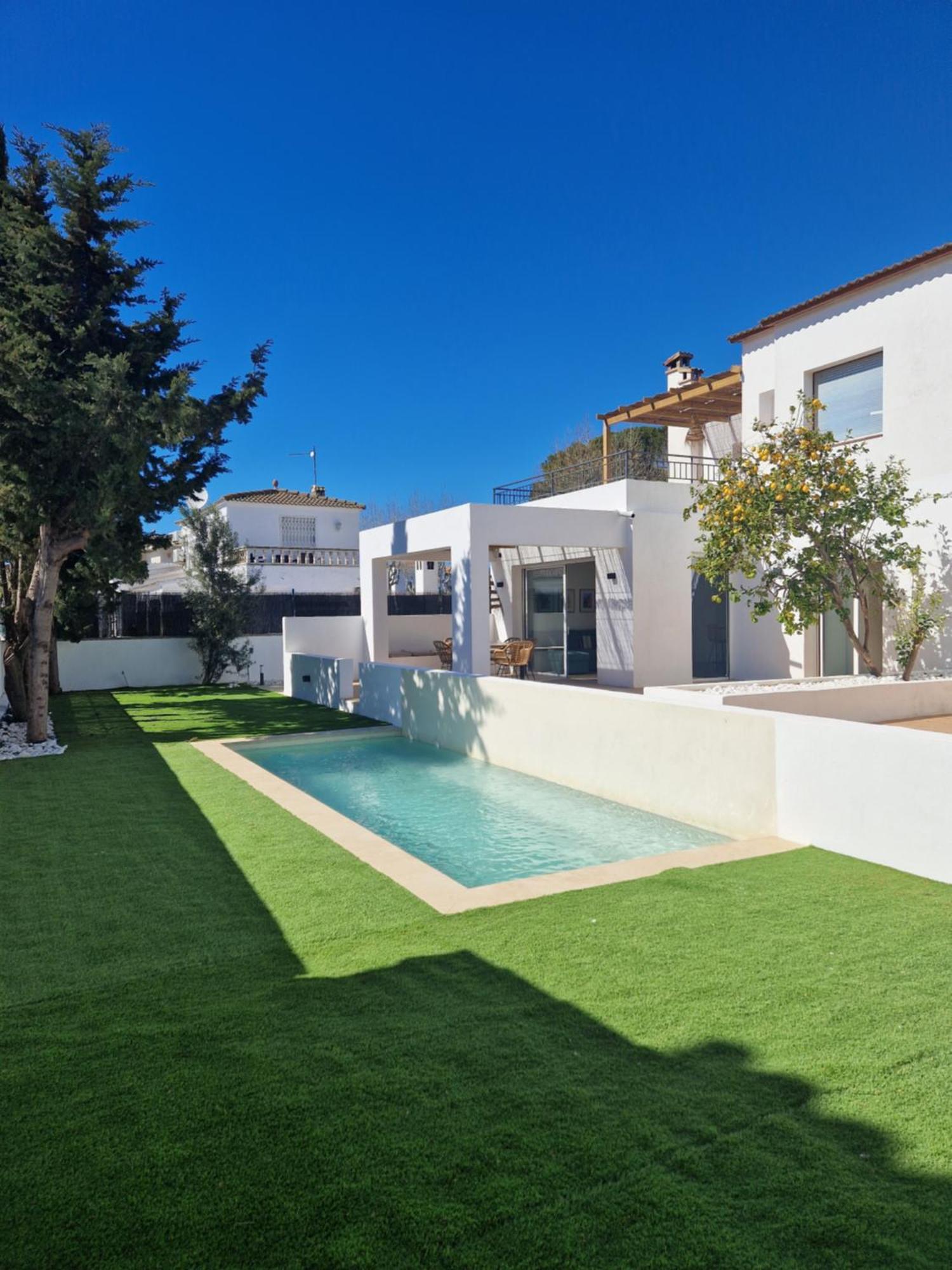 אמפוריבראבה Gorgot P1 I Apartamento Con Terraza Y Piscina Comunitaria Cerca De La Playa מראה חיצוני תמונה