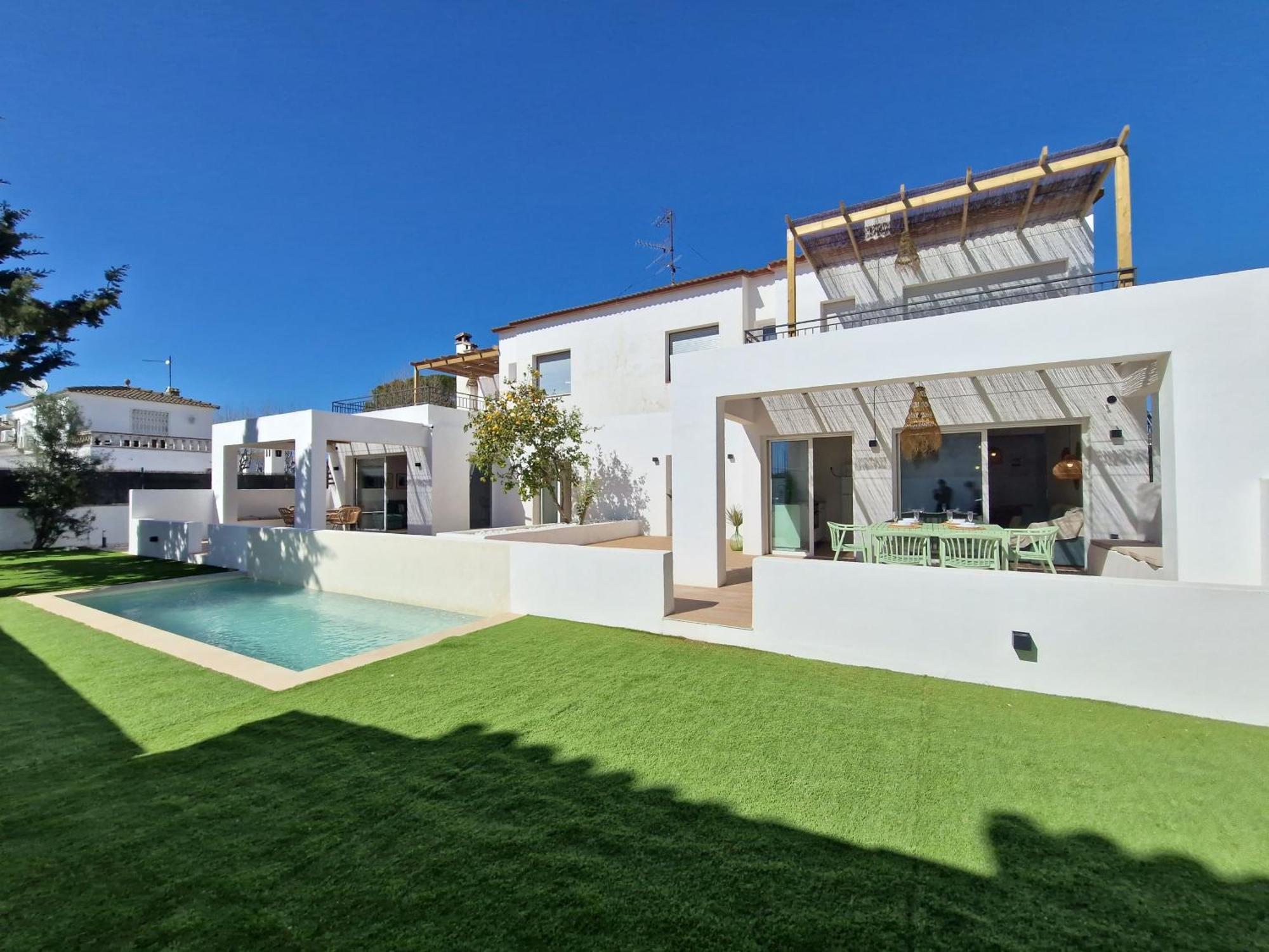 אמפוריבראבה Gorgot P1 I Apartamento Con Terraza Y Piscina Comunitaria Cerca De La Playa מראה חיצוני תמונה
